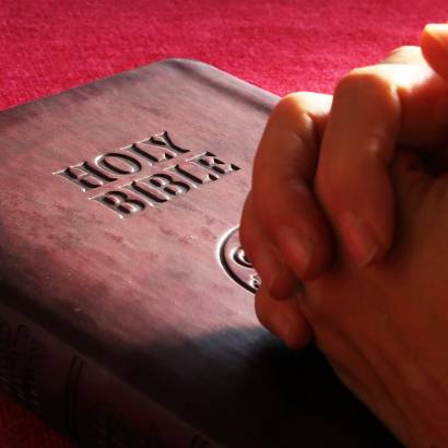 bible-holy-hands-706641.jpg